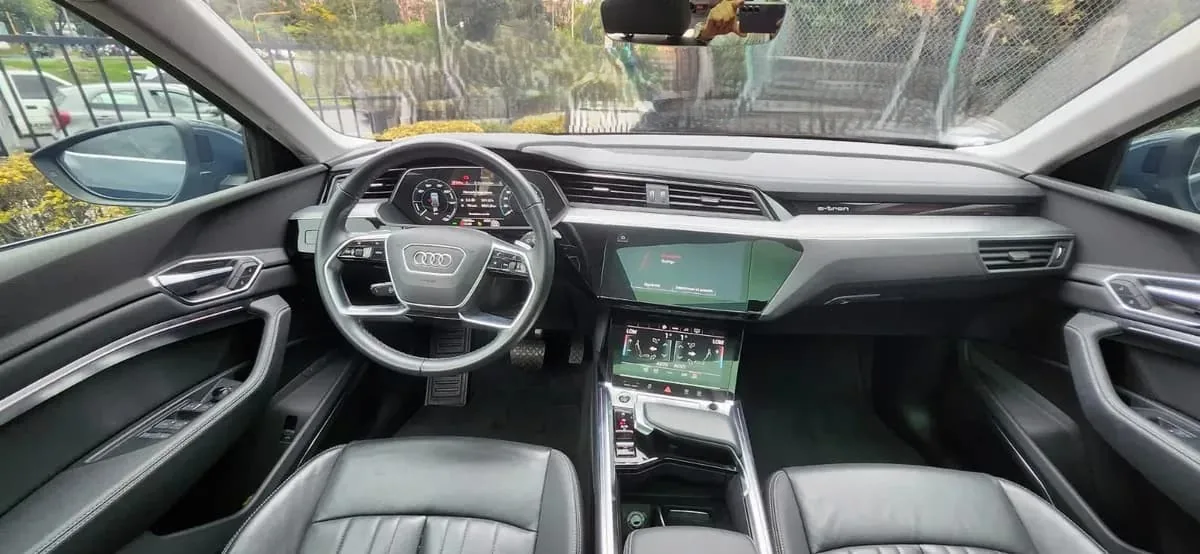 SUV Audi E-Tron Sportback 2023 in Miami — photo 8