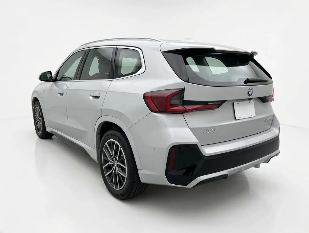 SUV BMW X1 eDrive 2026 in Los Angeles — photo 5