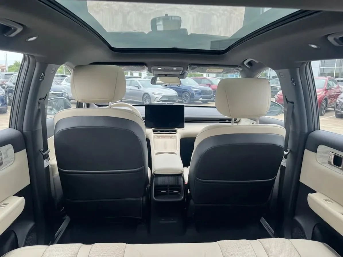 SUV Chevrolet Captiva EV Premier 2026 in Phoenix — photo 6