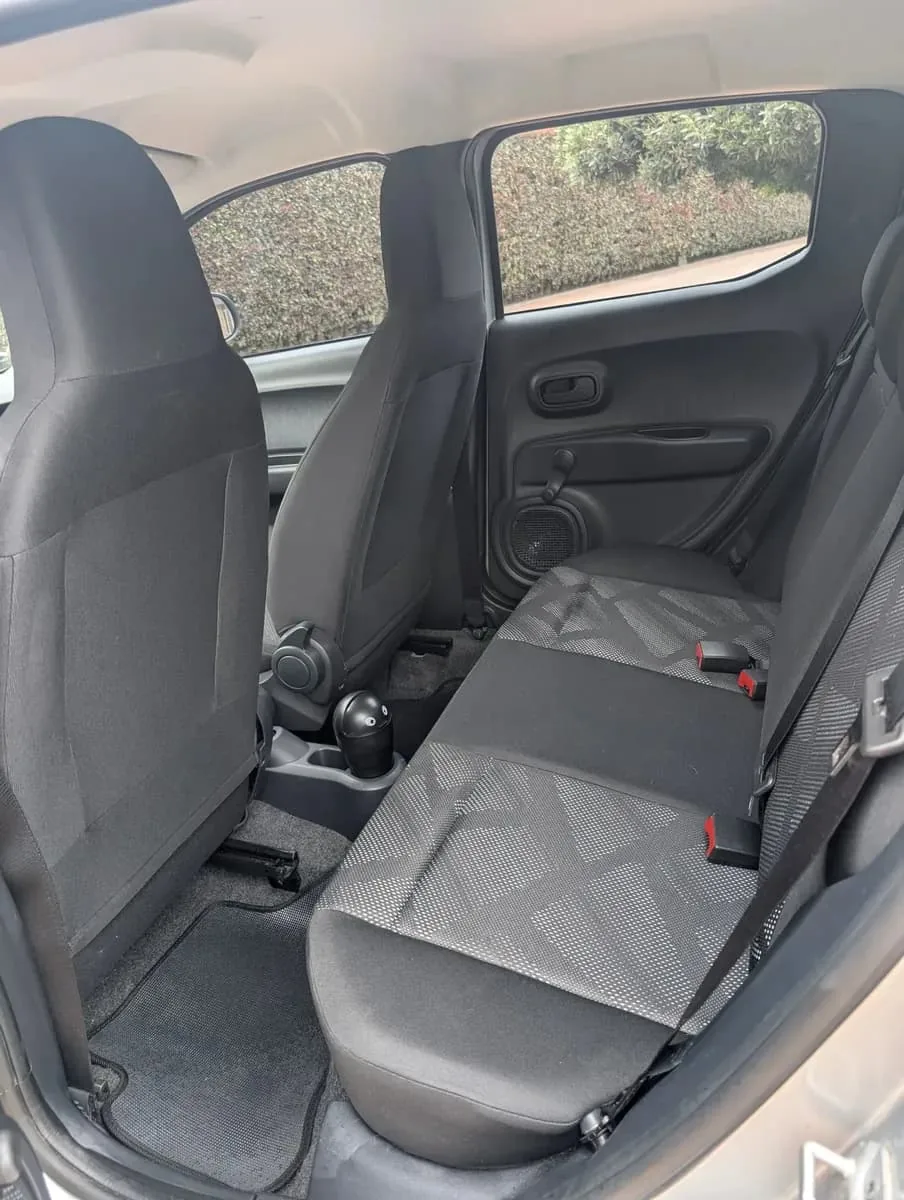 Hatchback Fiat Mobi 2024 in Chicago — photo 7