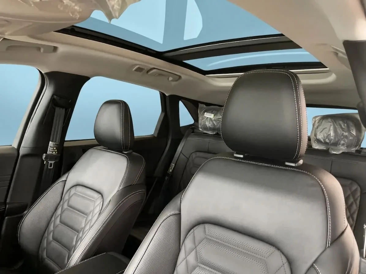 SUV Ford Escape Platinum 2025 in San Diego — photo 6