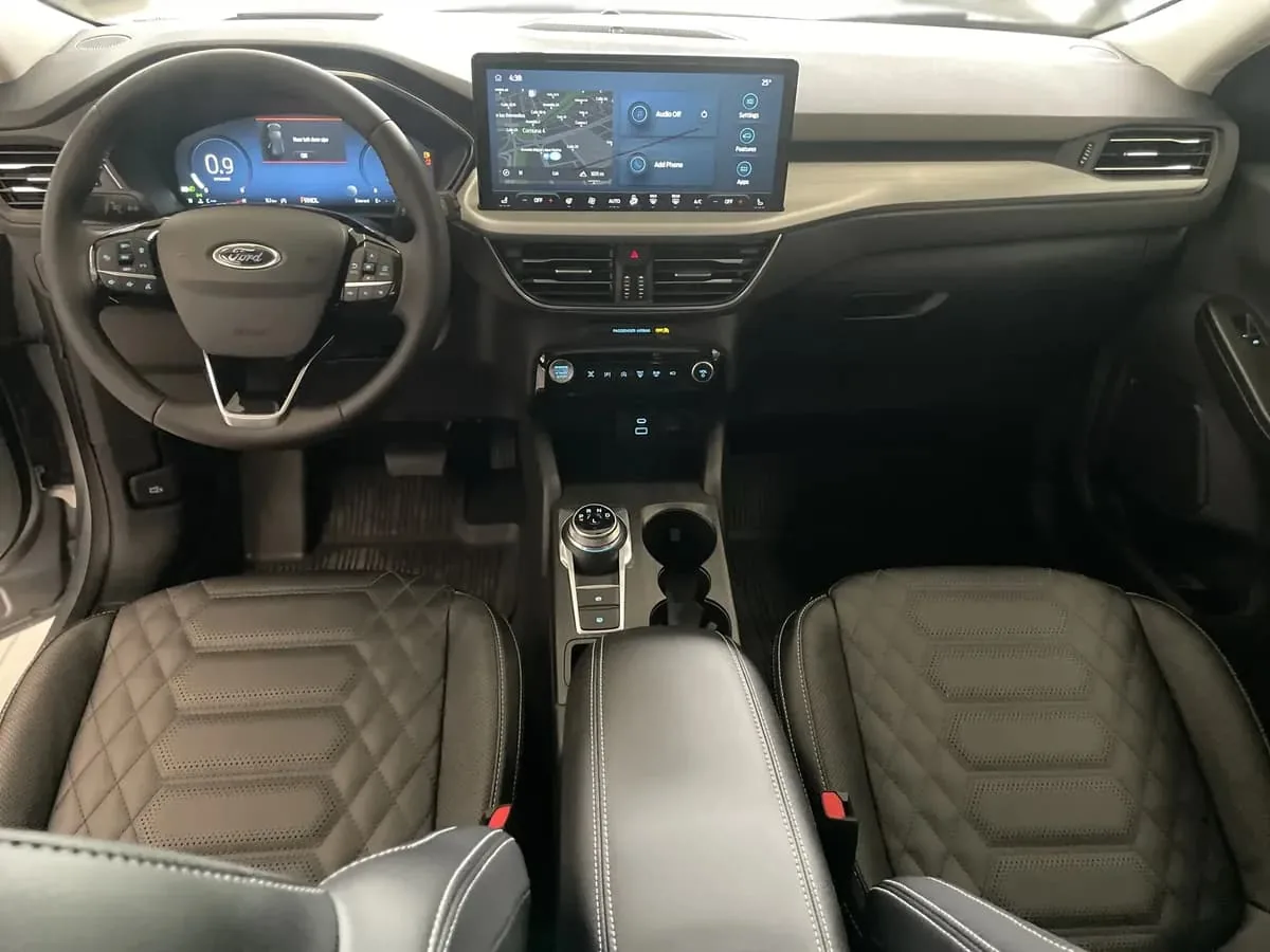 SUV Ford Escape Platinum 2025 in San Diego — photo 4
