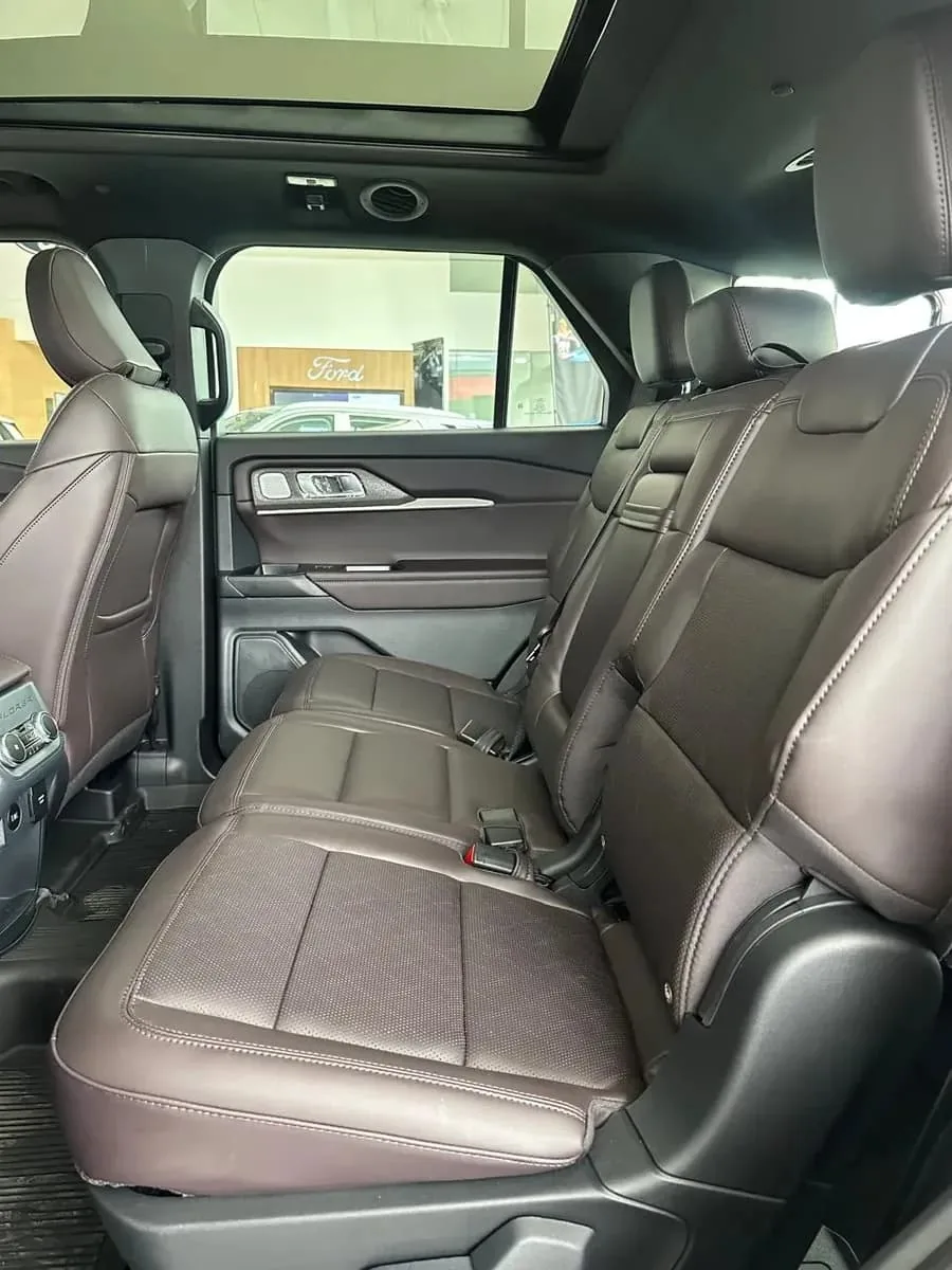 SUV Ford Explorer Platinum 2026 in Houston — photo 5