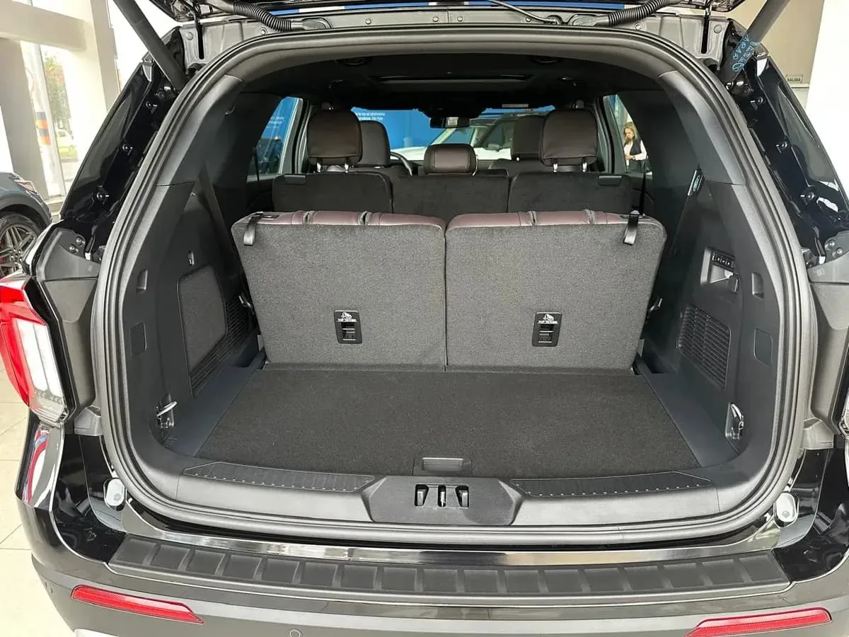 SUV Ford Explorer Platinum 2026 in Houston — photo 6
