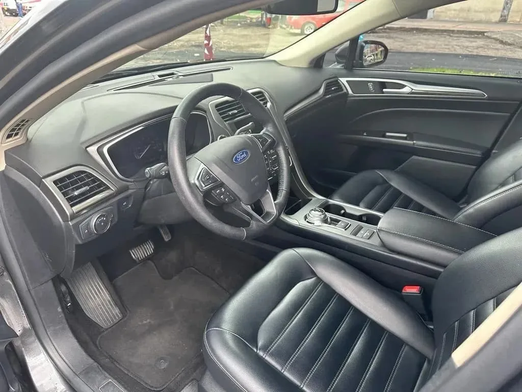 Sedan Ford Fusion SEL Hybrid 2020 in Jacksonville — photo 3