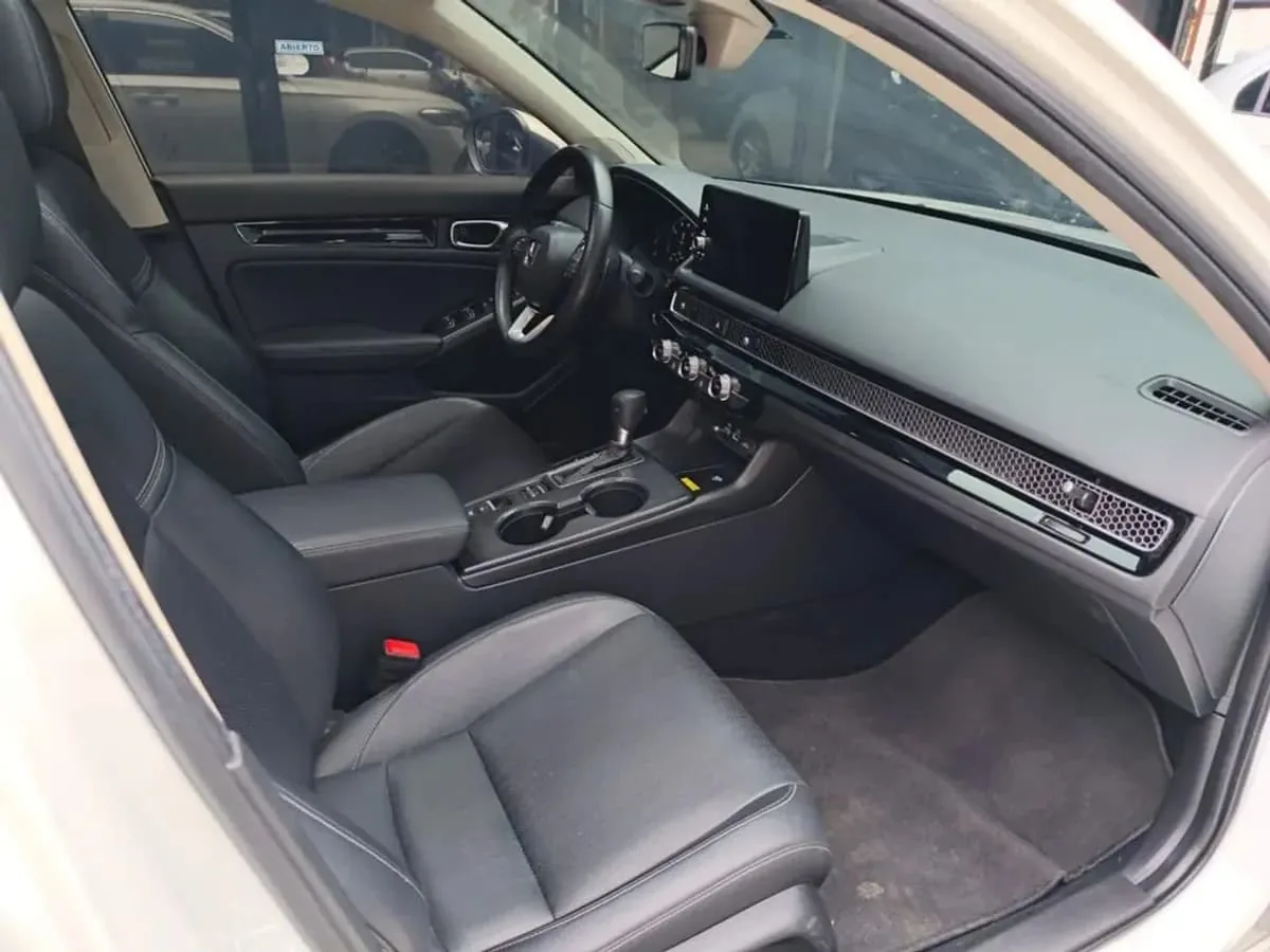 Sedan Honda Civic E-HEV 2023 in Charlotte — photo 8