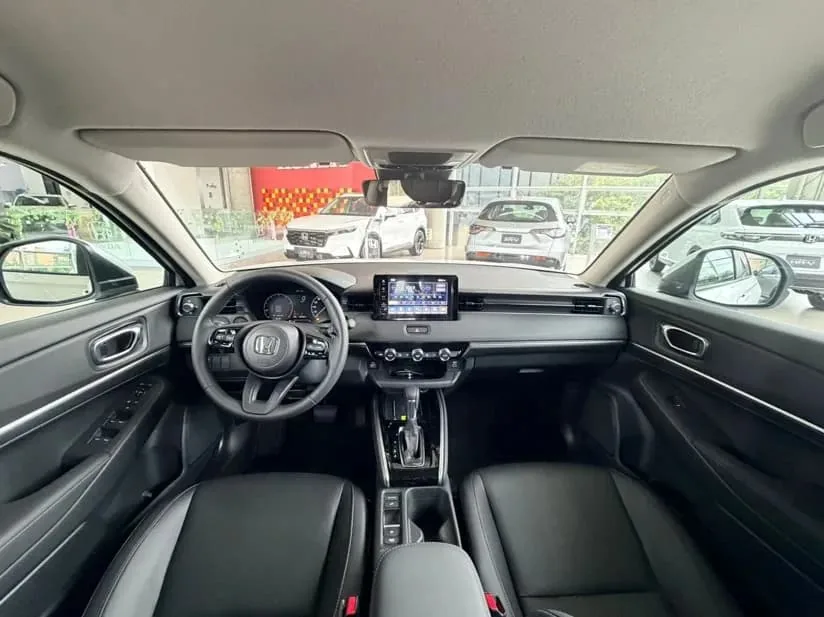 SUV Honda HR-V 2026 Prestige in Dallas — photo 4