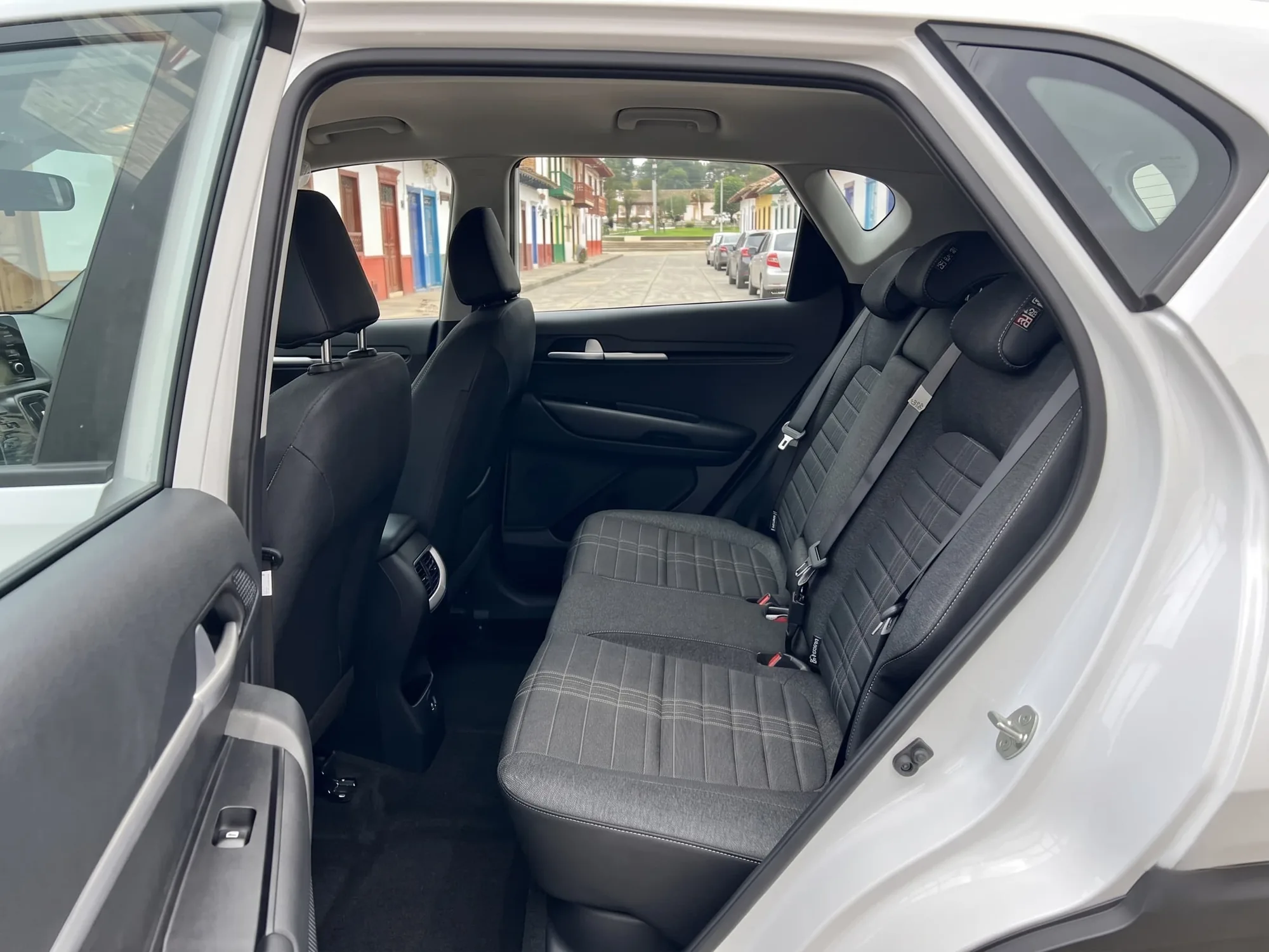SUV Kia Sonet Vibrant 2026 in Chicago — photo 5