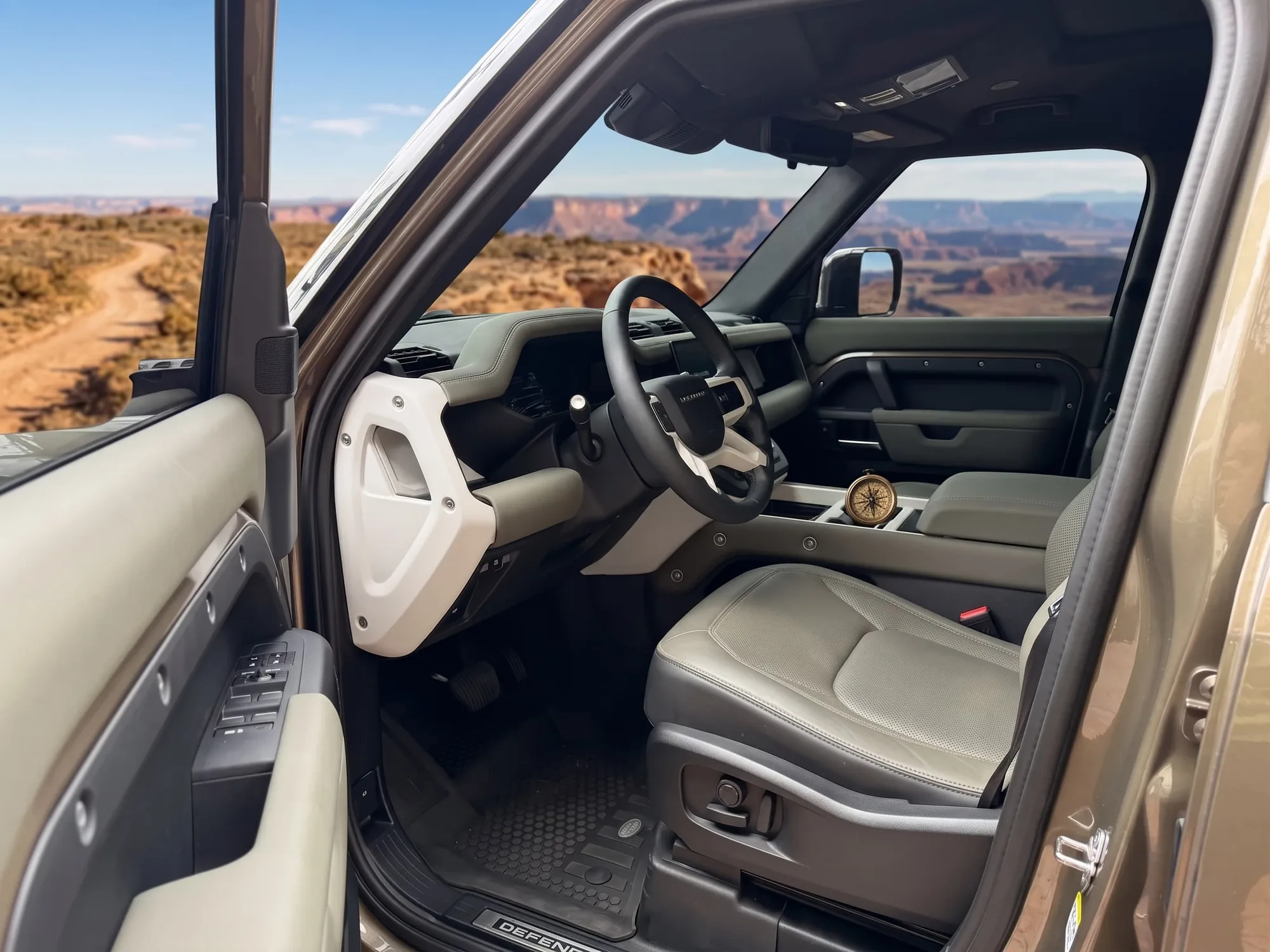 Pickup Land Rover Defender 2025 in Sacramento — photo 6
