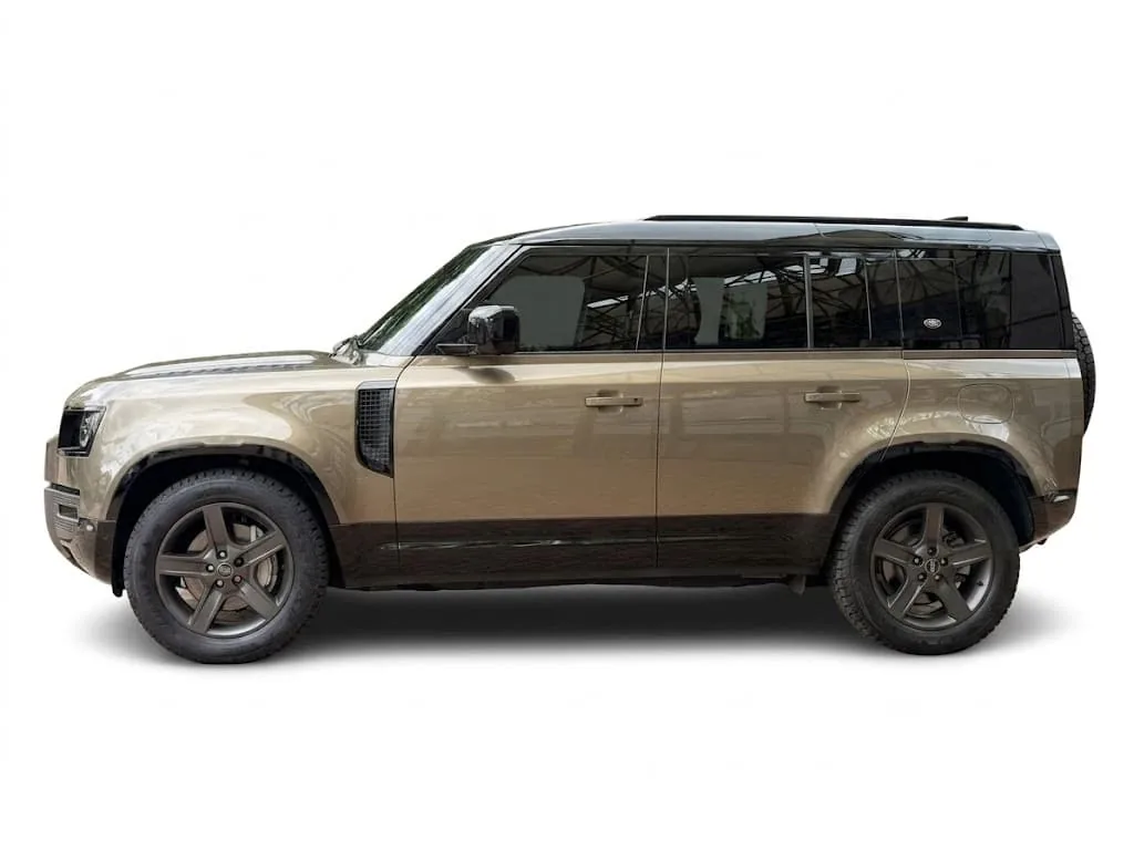 Pickup Land Rover Defender 2025 in Sacramento — photo 3