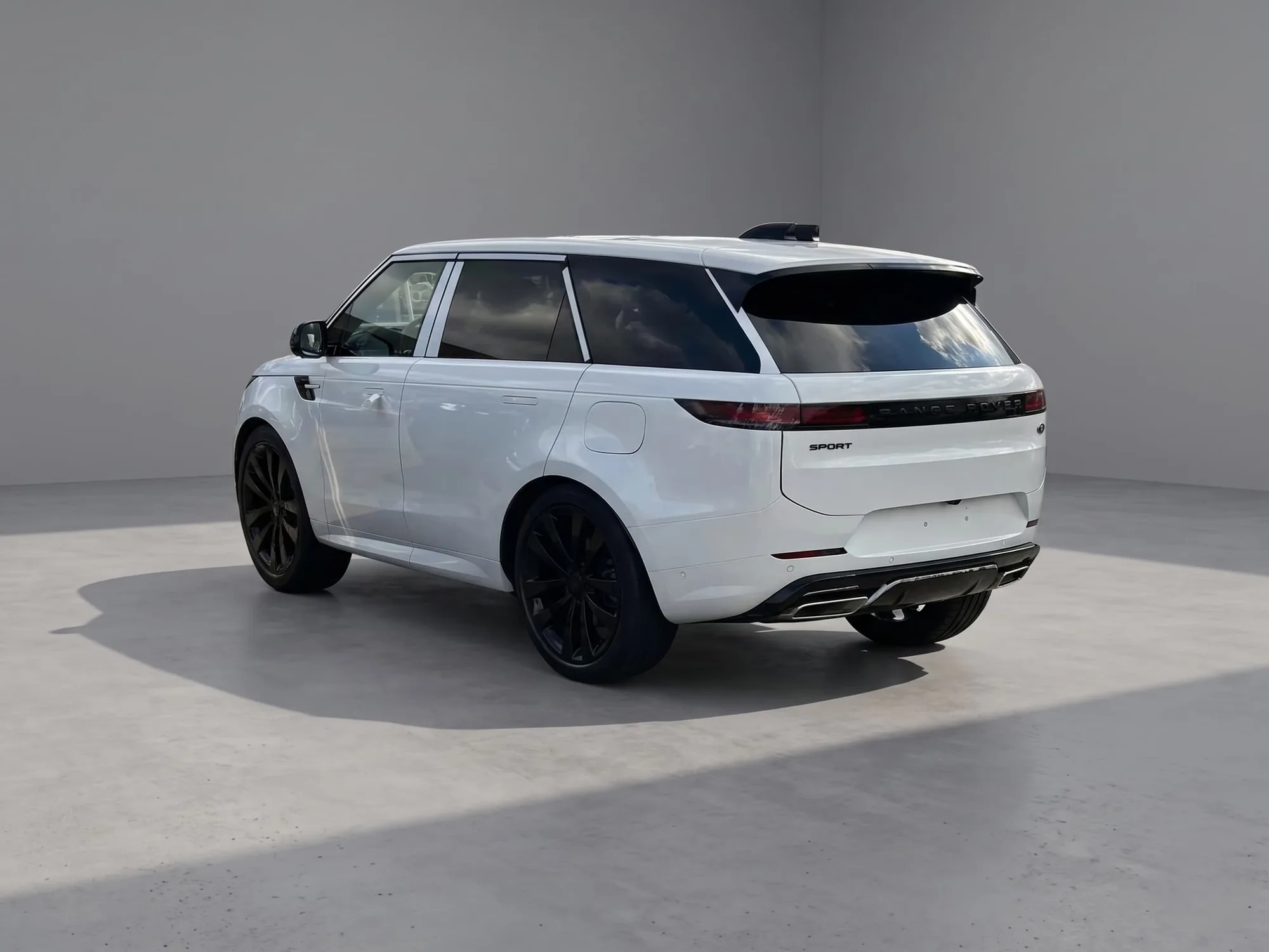 Pickup Land Rover Range Rover Sport 2026 in Charlotte — photo 3