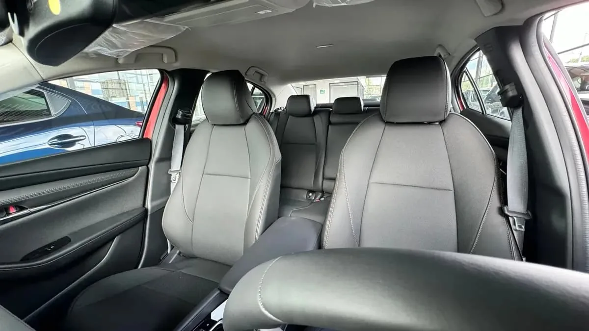 Sedan Mazda 3 Touring MHEV 2027 in Austin — photo 5