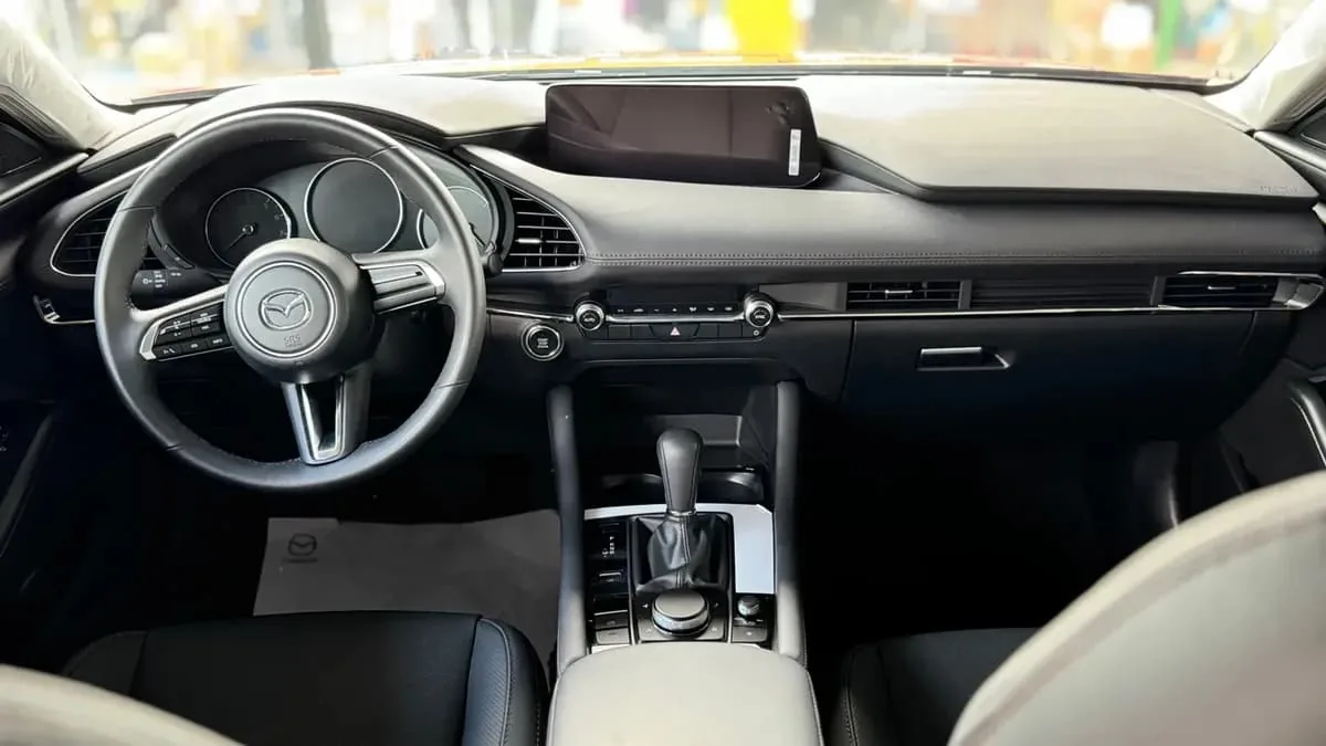 Sedan Mazda 3 Touring MHEV 2027 in Austin — photo 4