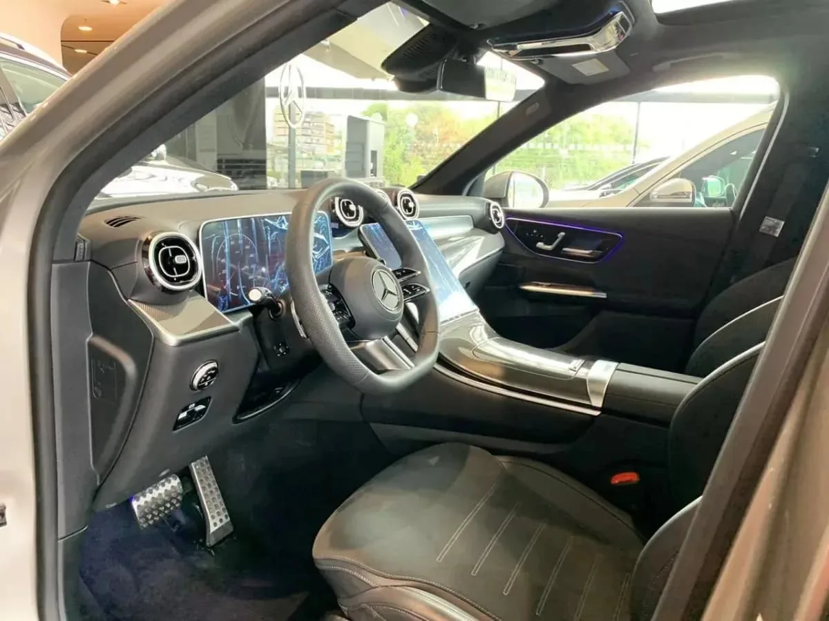 SUV Mercedes-Benz GLC 300 2027 in Nashville — photo 7