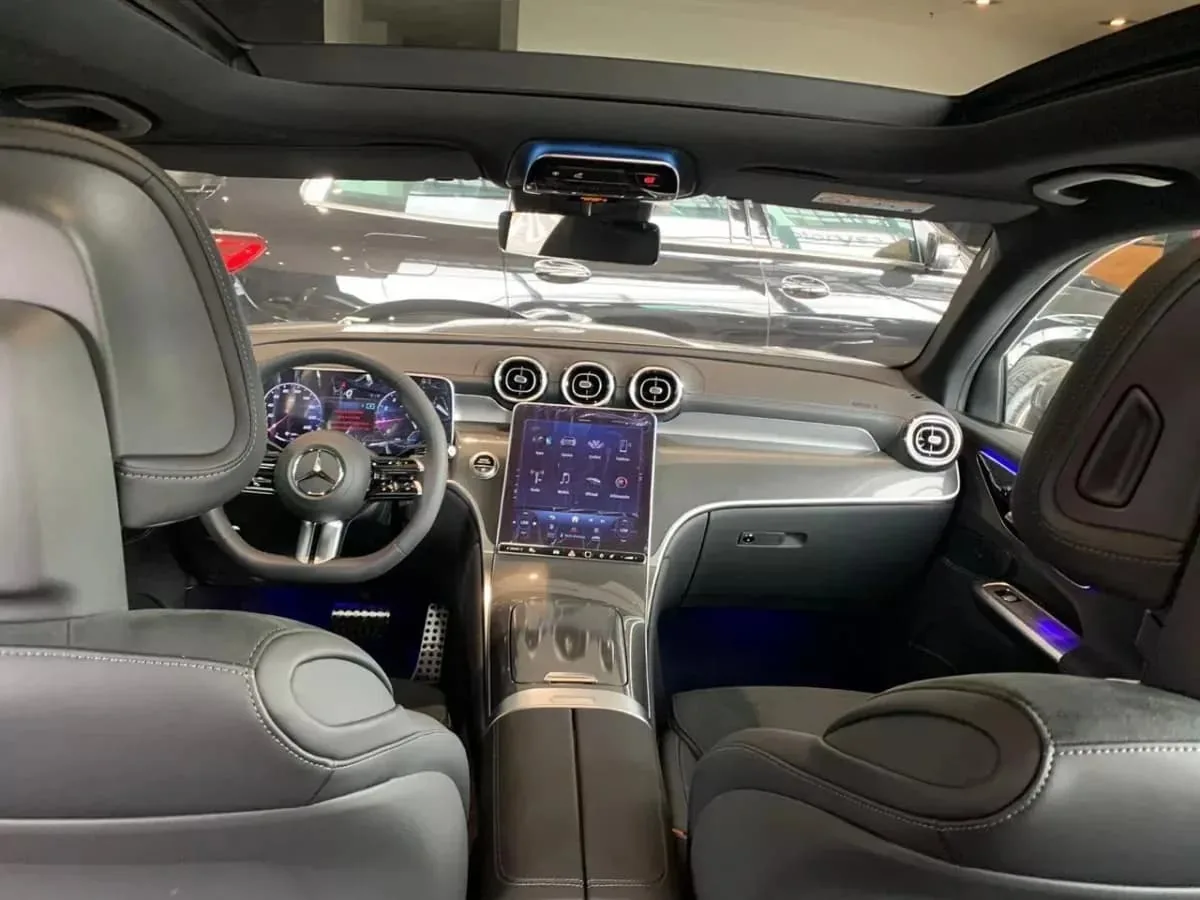 SUV Mercedes-Benz GLC 300 2027 in Nashville — photo 6