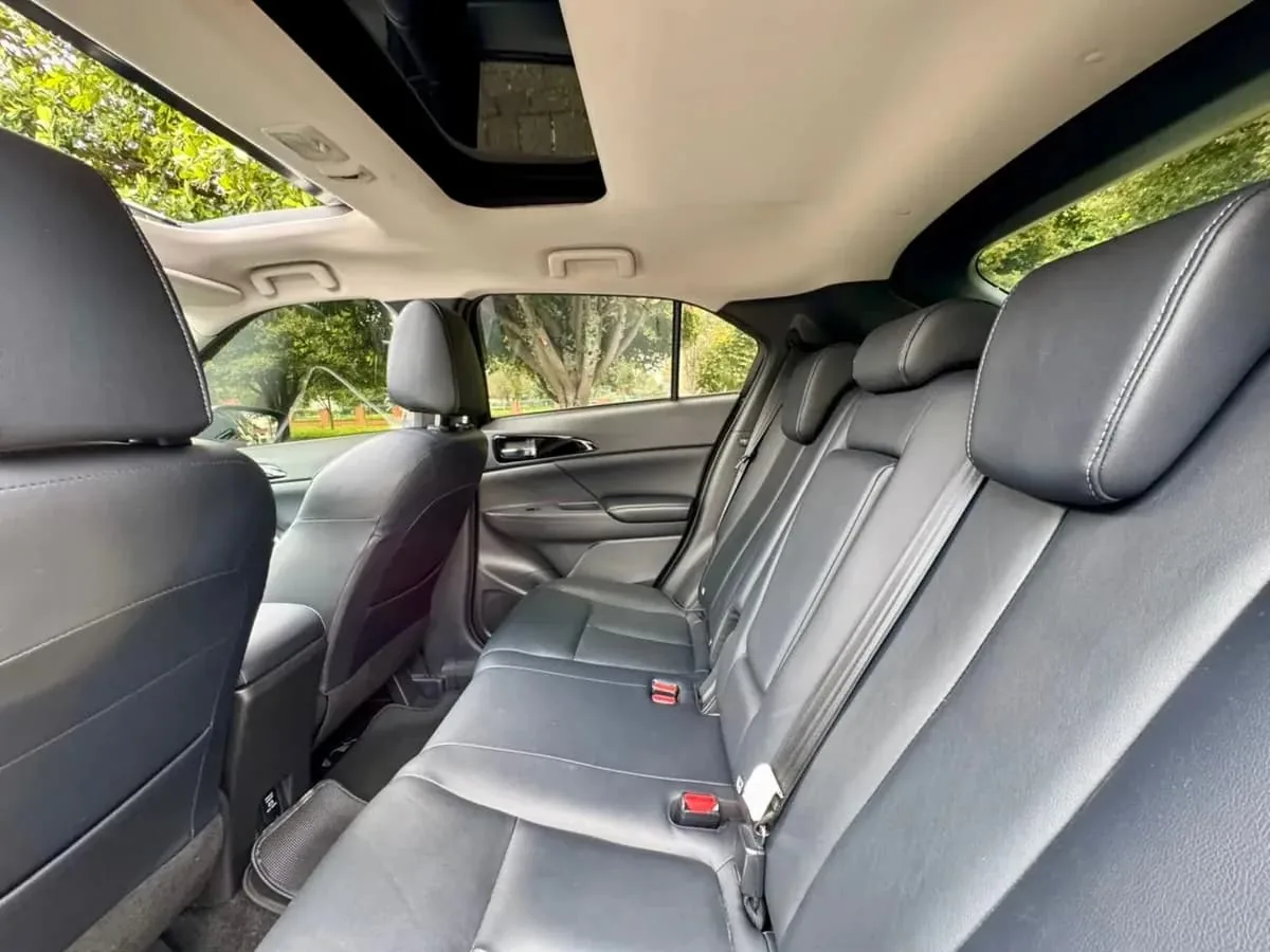 SUV Mitsubishi Eclipse Cross 2024 in Miami — photo 9