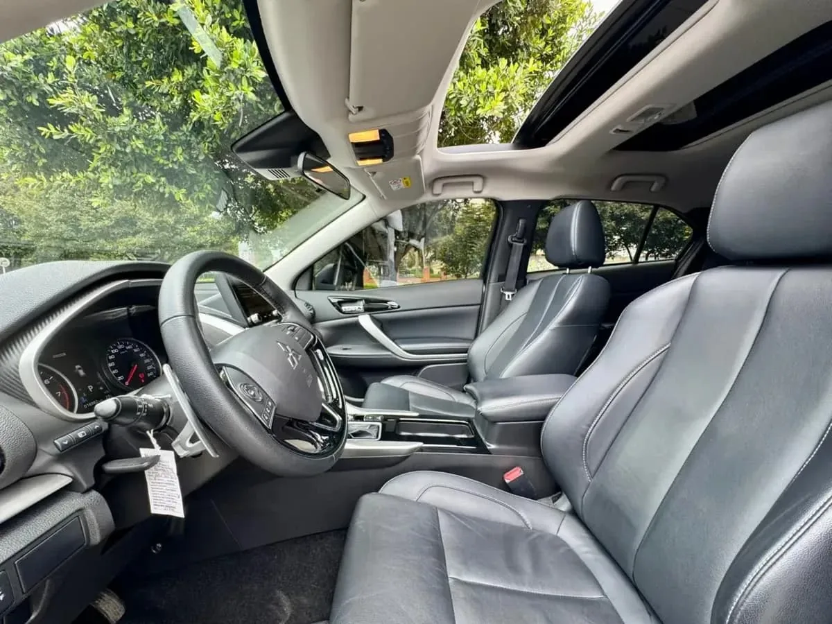 SUV Mitsubishi Eclipse Cross 2024 in Miami — photo 8