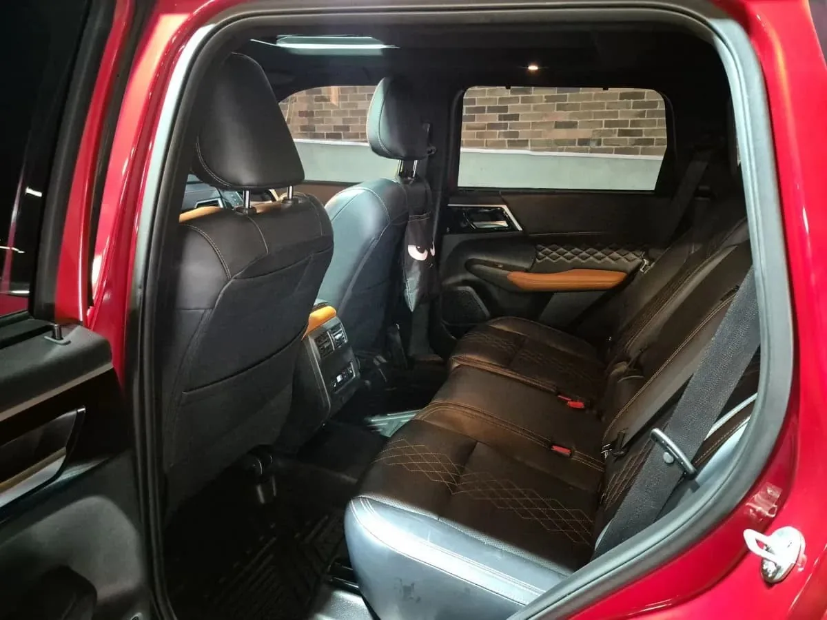 Pickup Mitsubishi Outlander 2025 in Chicago — photo 11