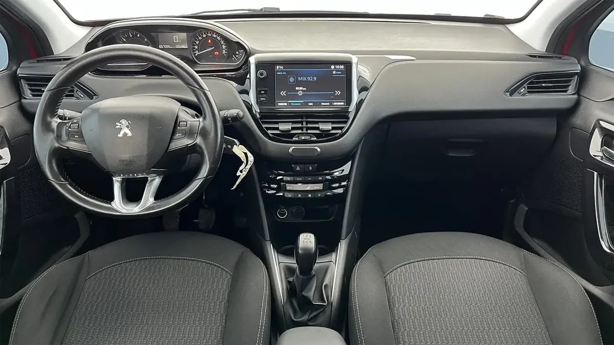 Hatchback Peugeot 208 2018 in Denver — photo 6