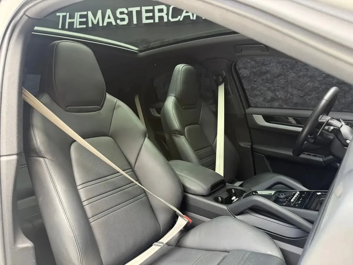 SUV Porsche Cayenne E-Hybrid 2025 in Sacramento — photo 6