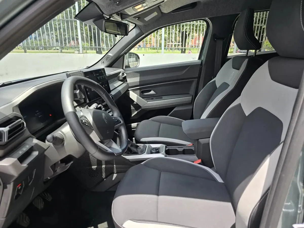 SUV Renault Duster Hybrid E-TECH 2027 in Dallas — photo 5