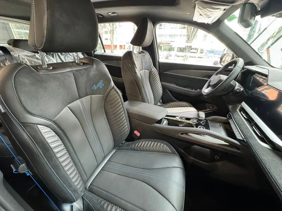SUV Renault Koleos Full Hybrid E-Tech 2027 in Chicago — photo 6