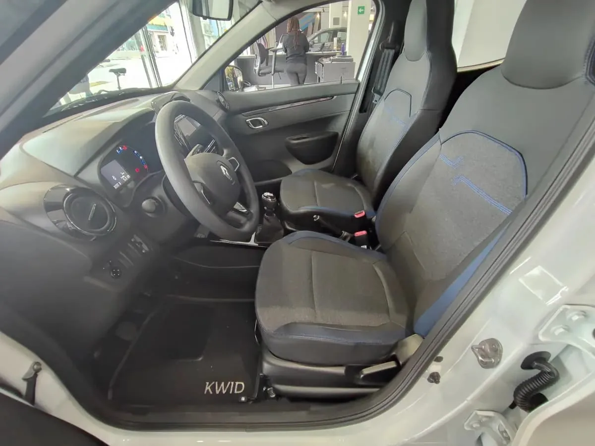 Hatchback Renault Kwid Iconic 2027 in Nashville — photo 7