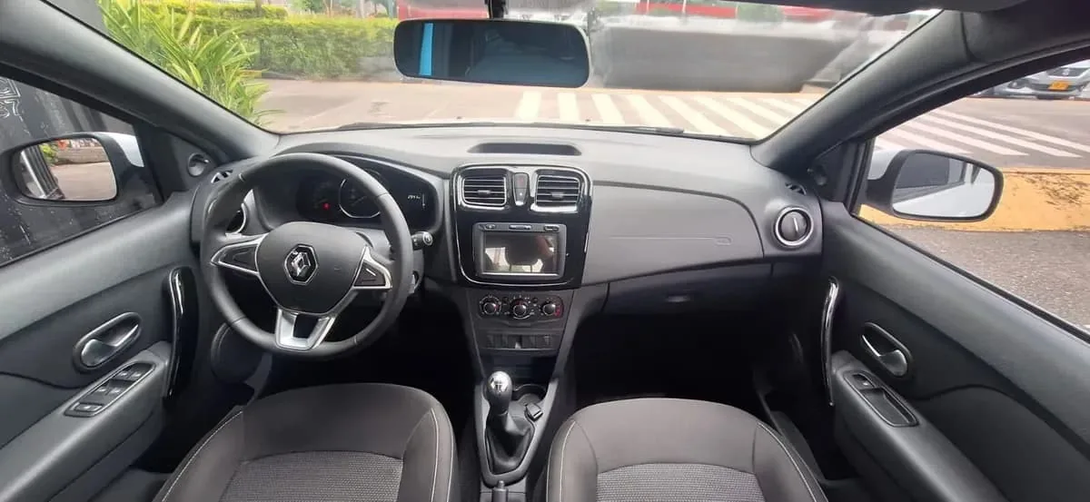 Hatchback Renault Sandero Life Plus 2026 in Miami — photo 6