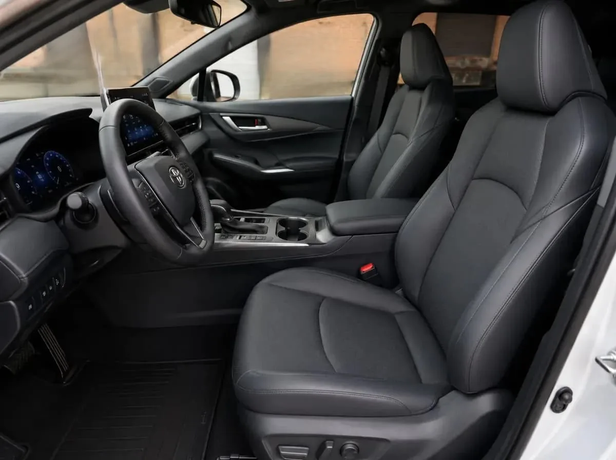 SUV Toyota RAV4 Limited HEV 2026 in Sacramento — photo 7