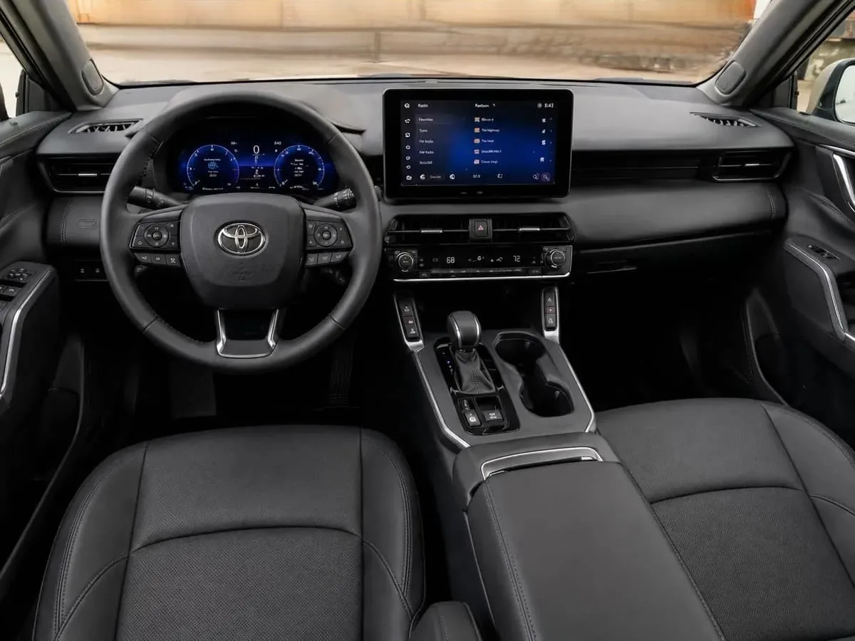 SUV Toyota RAV4 Limited HEV 2026 in Sacramento — photo 6