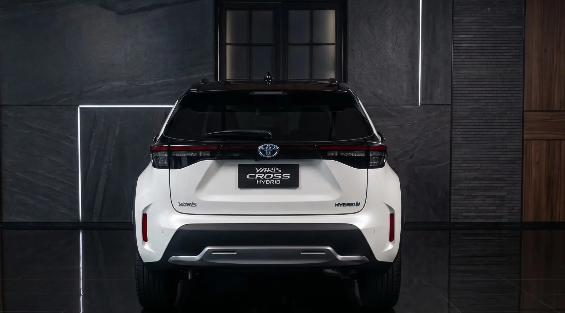 SUV Toyota Yaris Cross 2027 Hybrid in Columbus — photo 3