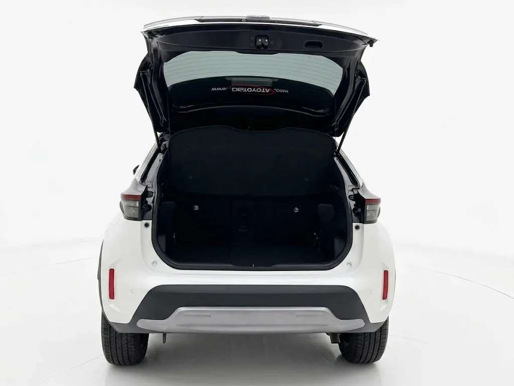 SUV Toyota Yaris Cross HEV 2026 in Orlando — photo 5