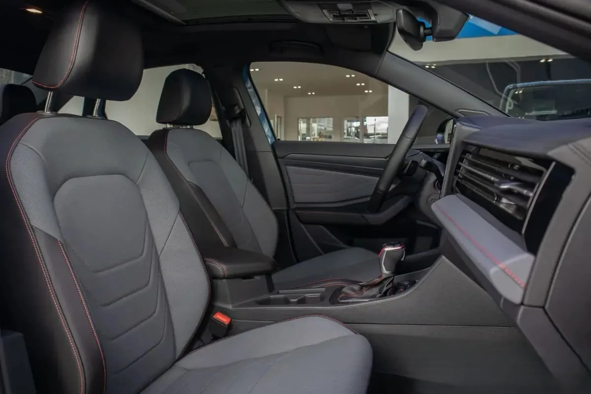 Sedan Volkswagen Jetta GLI 2026 in Houston — photo 6