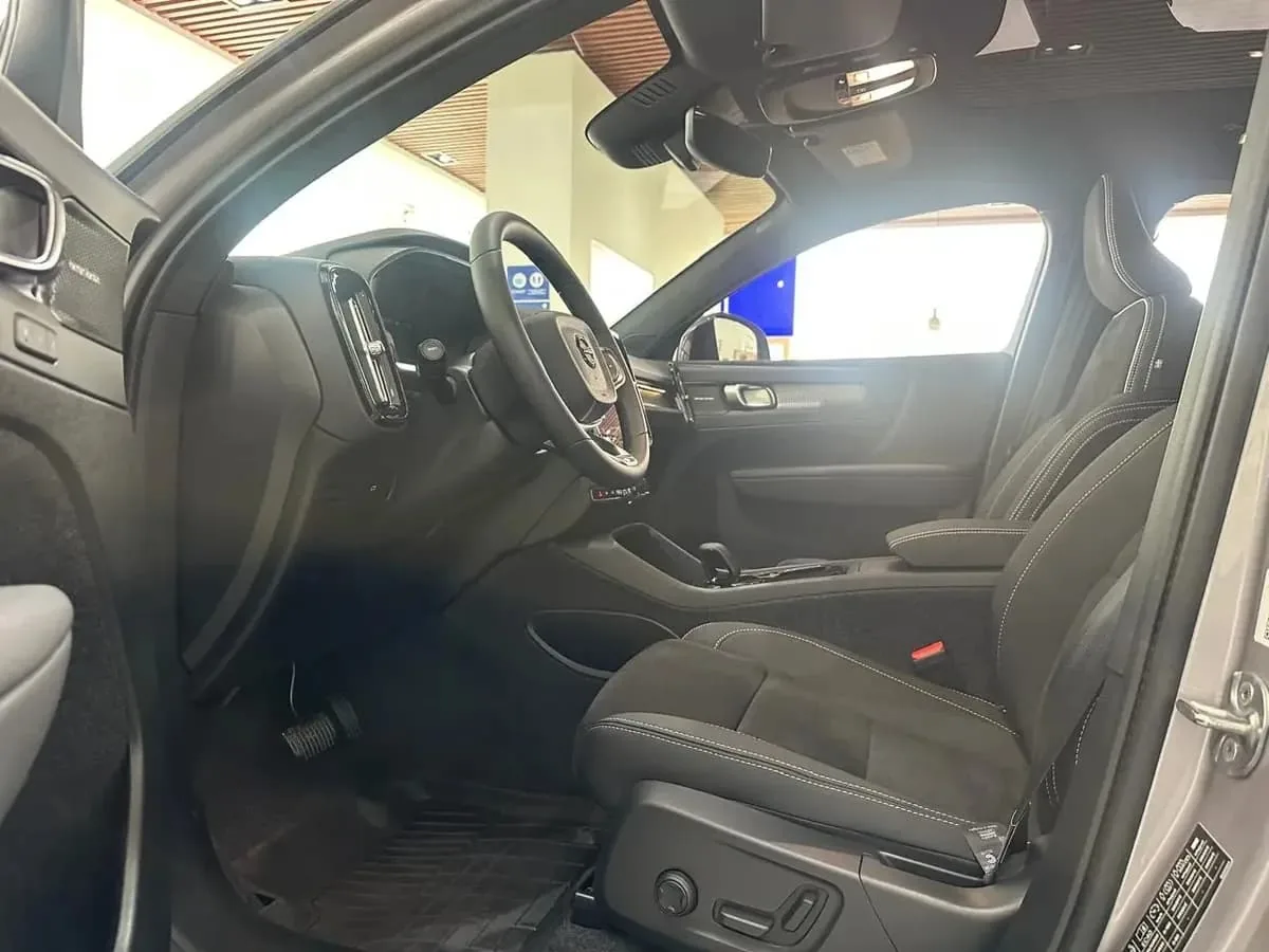 SUV Volvo EC 40 Ultra P8 2026 in Las Vegas — photo 5