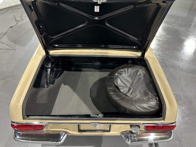 1968 Mercedes Benz 280SL Pagoda Beige
