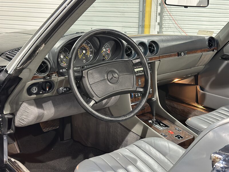 1987 Mercedes-Benz 560 SL Black