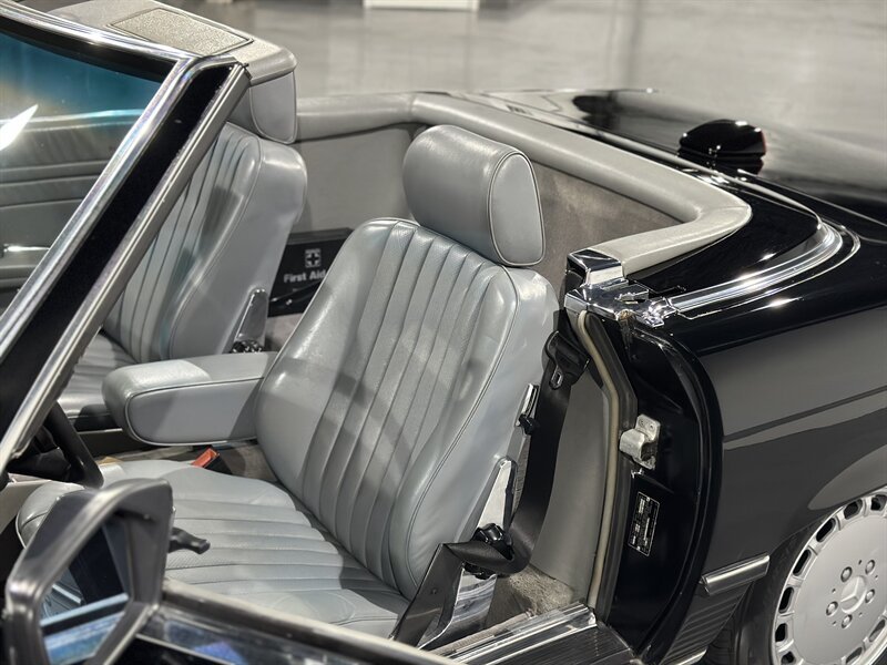 1987 Mercedes-Benz 560 SL Black