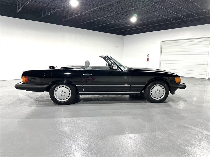 1987 Mercedes-Benz 560 SL Black