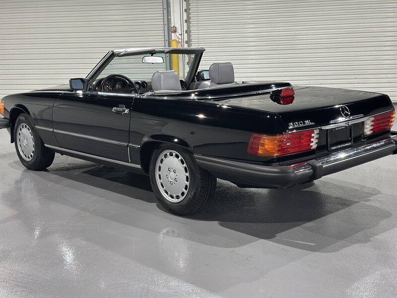 1987 Mercedes-Benz 560 SL Black