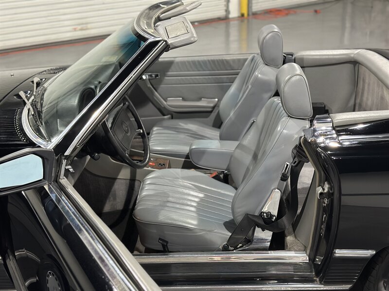 1987 Mercedes-Benz 560 SL Black
