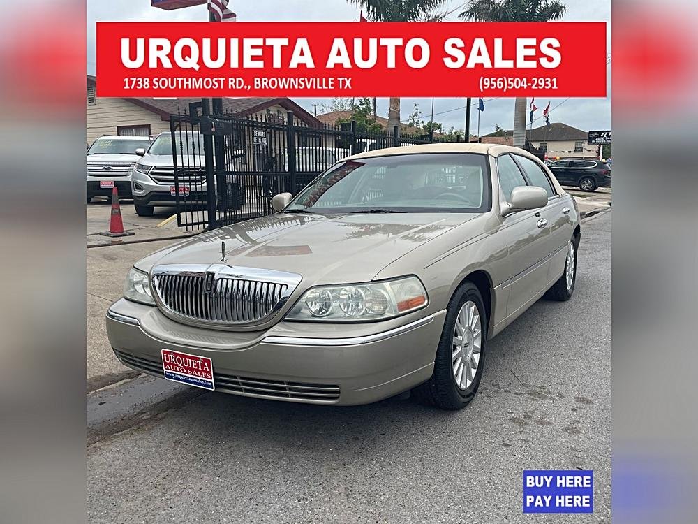 2004 Lincoln Town Car Executive Beige