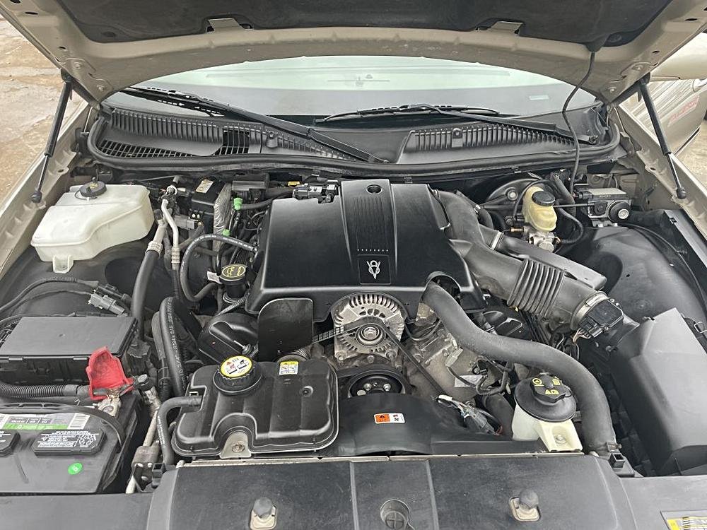 2004 Lincoln Town Car Executive Beige