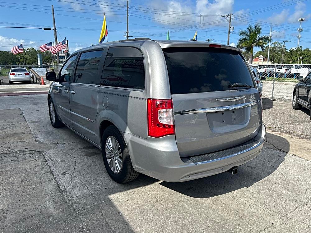 2013 Chrysler Town & Country 4dr Wgn Touring-L