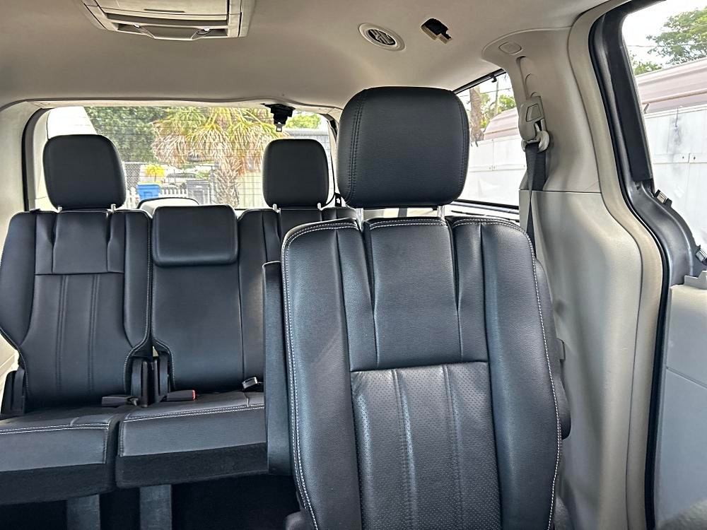 2013 Chrysler Town & Country 4dr Wgn Touring-L