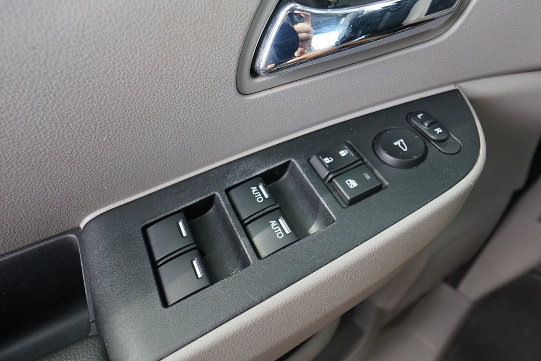 2014 Honda Odyssey LX FWD 7 Passenger