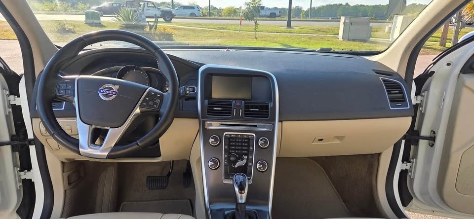 2014 Volvo XC60 White
