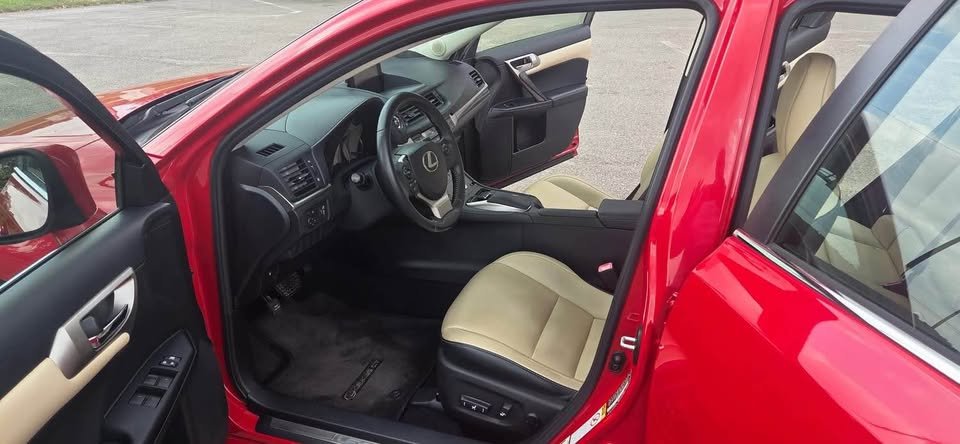 2015 Lexus CT Hybrid Red