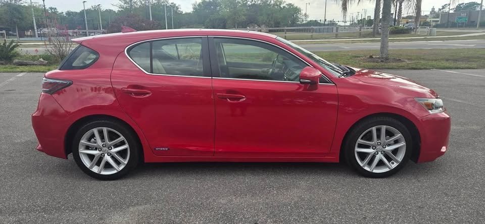 2015 Lexus CT Hybrid Red