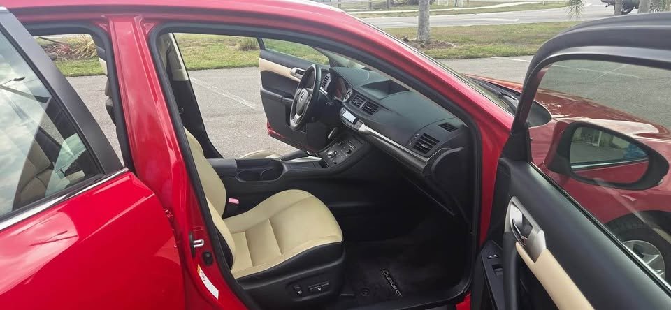 2015 Lexus CT Hybrid Red