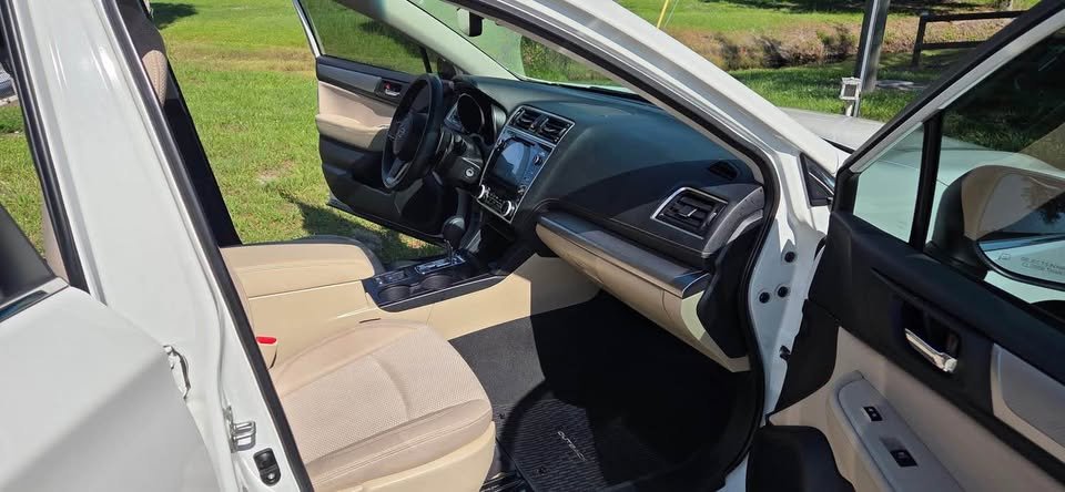 2018 Subaru outback white